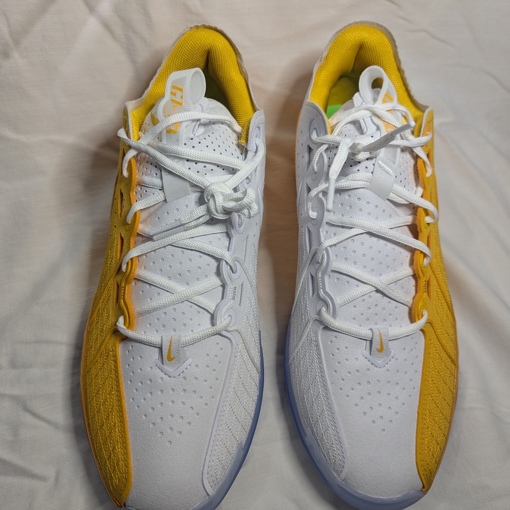 *NWOT* Nike GT Cut 3 SIZE 16